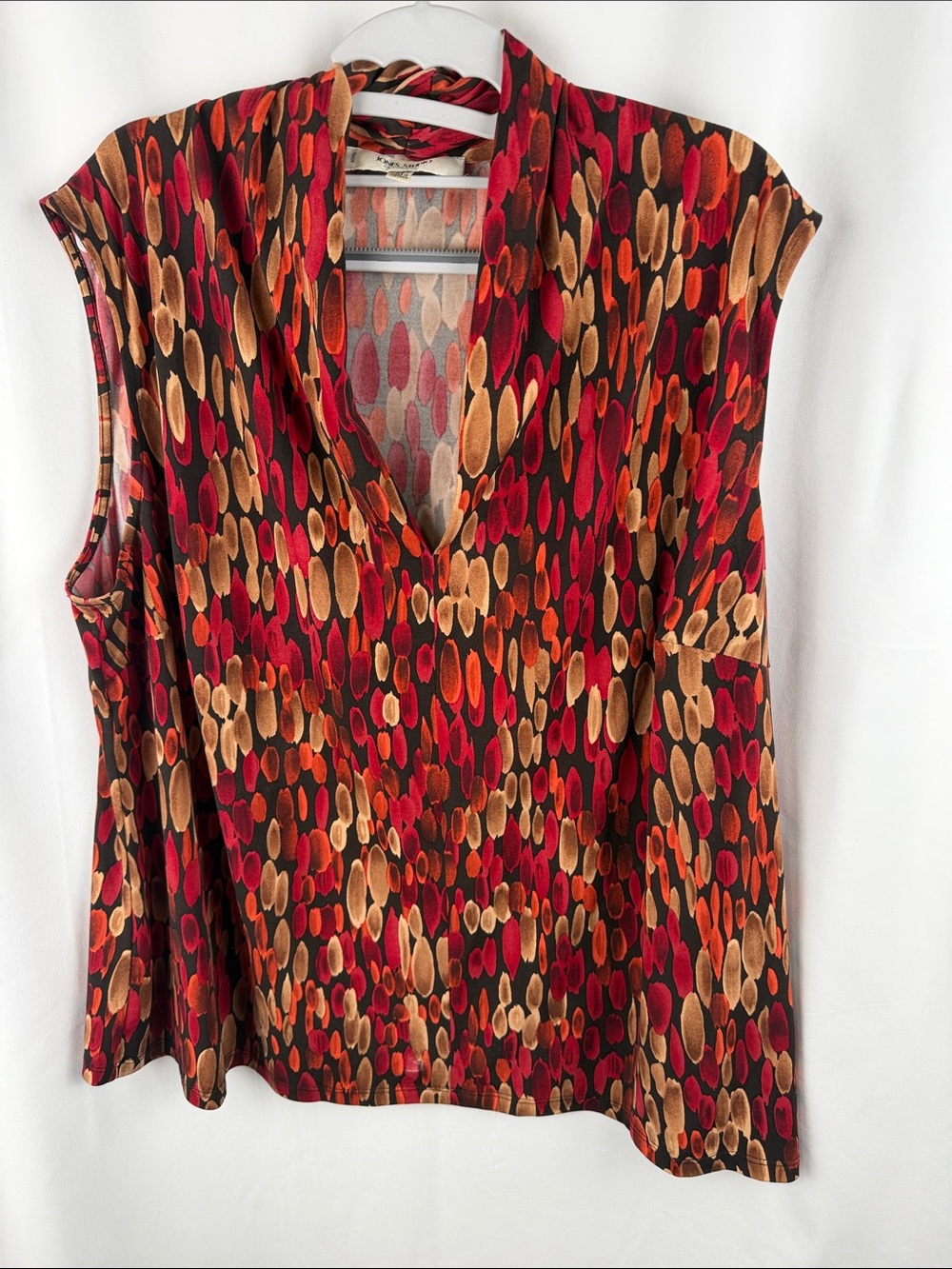 Jones Studio Sleeveless V-Neck Printed V-Neck Blouse in Red & Brown